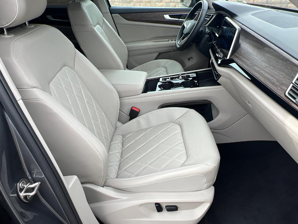 used 2024 Volkswagen Atlas car, priced at $44,900