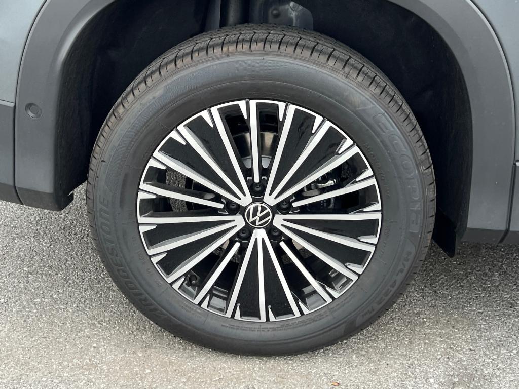 new 2025 Volkswagen Tiguan car, priced at $31,612