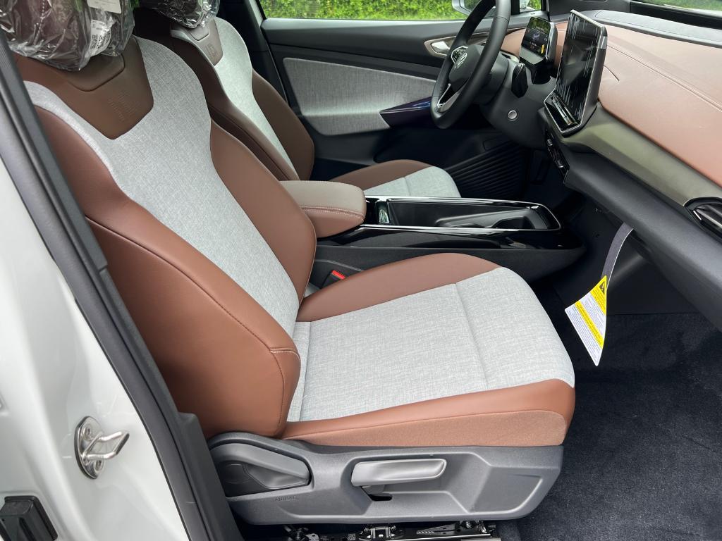 new 2025 Volkswagen ID.4 car, priced at $40,719