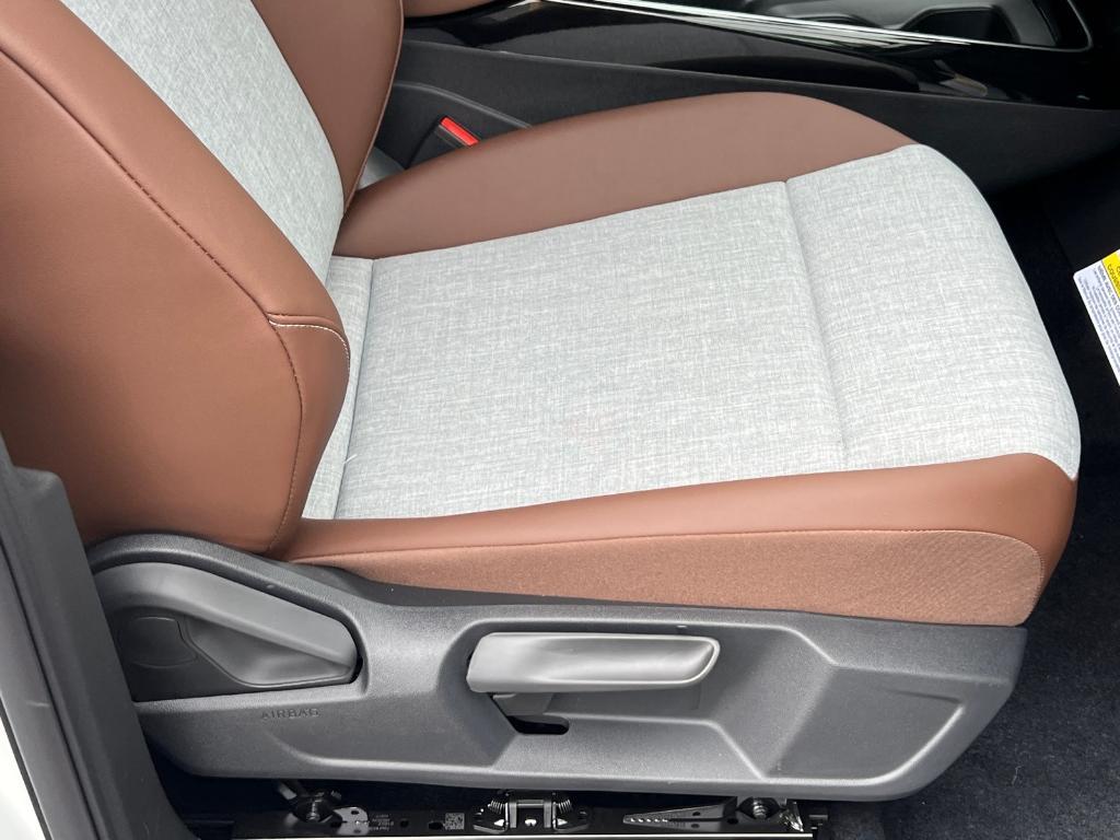 new 2025 Volkswagen ID.4 car, priced at $40,719