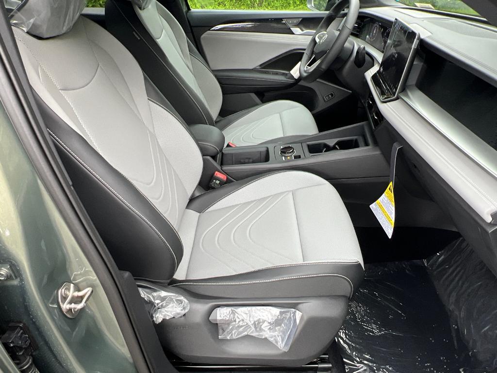 new 2025 Volkswagen Tiguan car, priced at $38,667