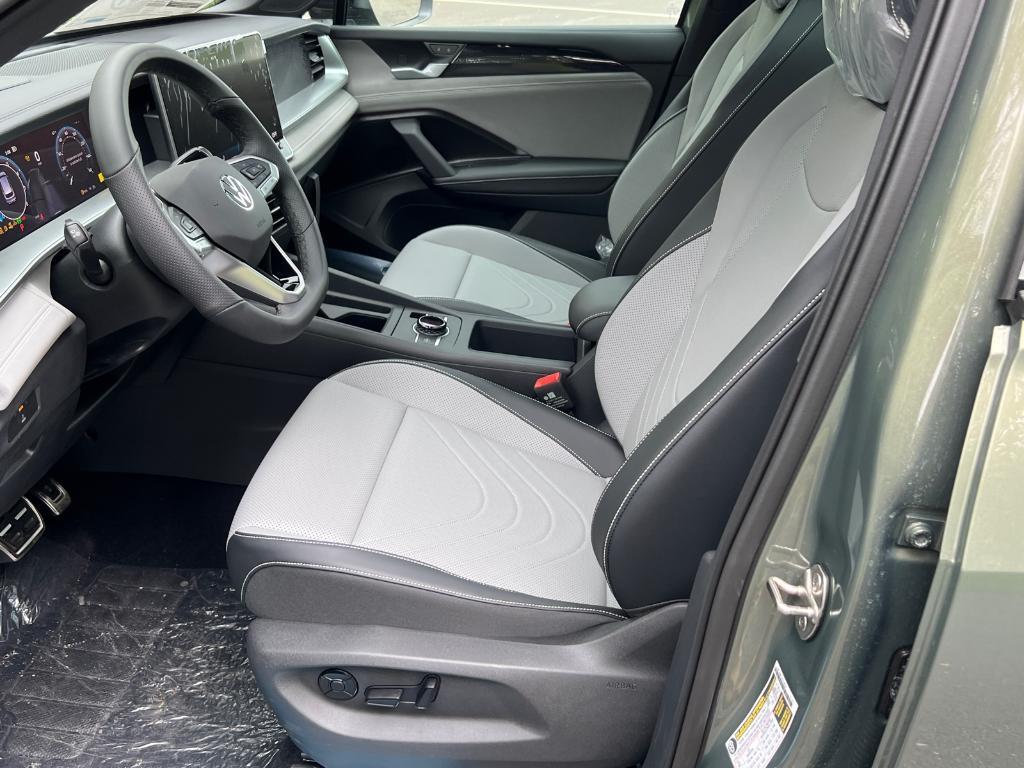 new 2025 Volkswagen Tiguan car, priced at $38,667