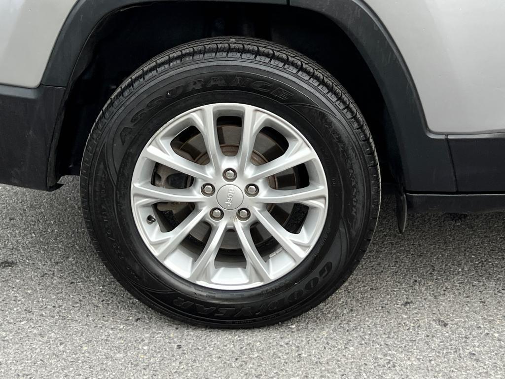 used 2019 Jeep Cherokee car, priced at $10,256