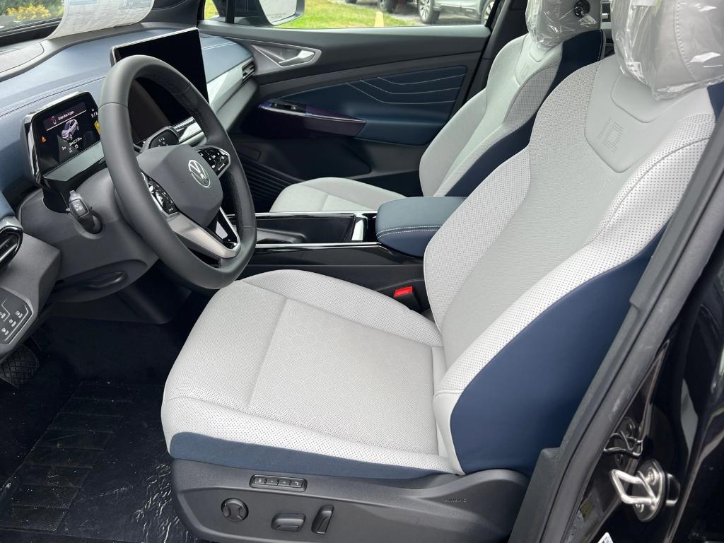new 2025 Volkswagen ID.4 car, priced at $49,672