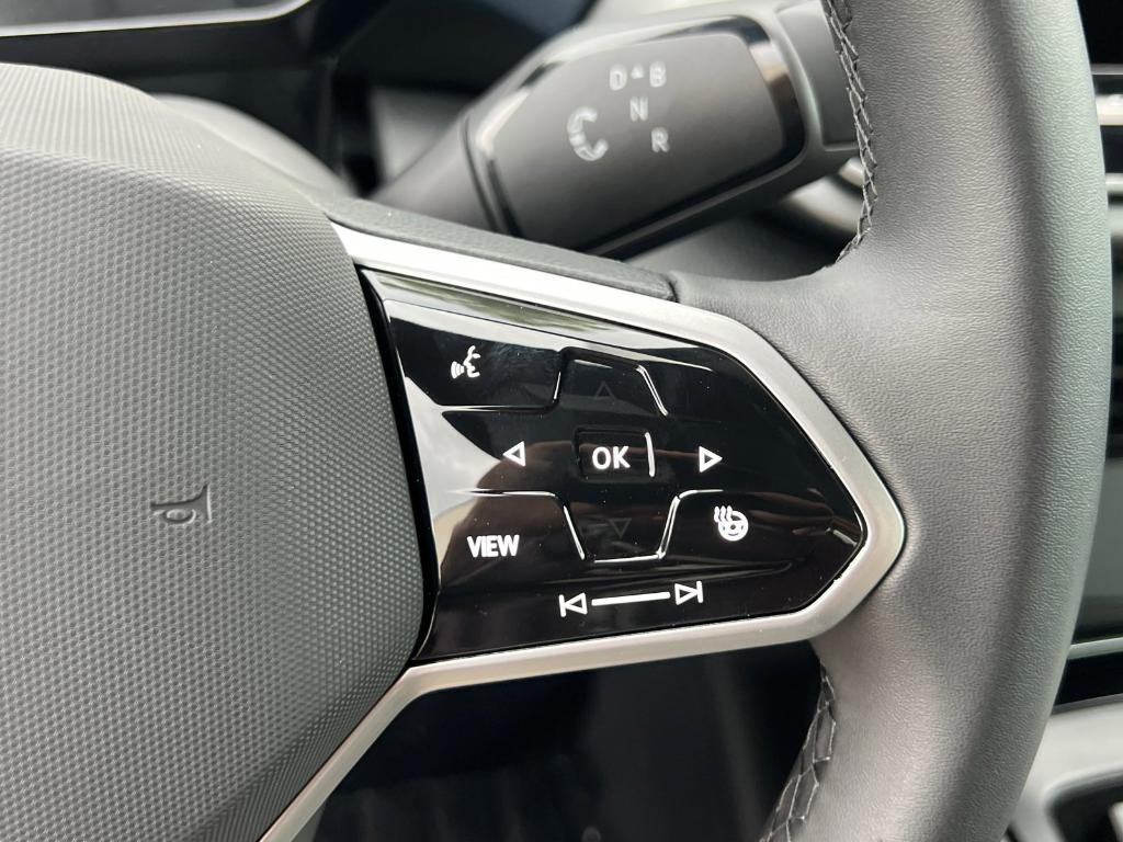 new 2025 Volkswagen ID.4 car, priced at $49,672