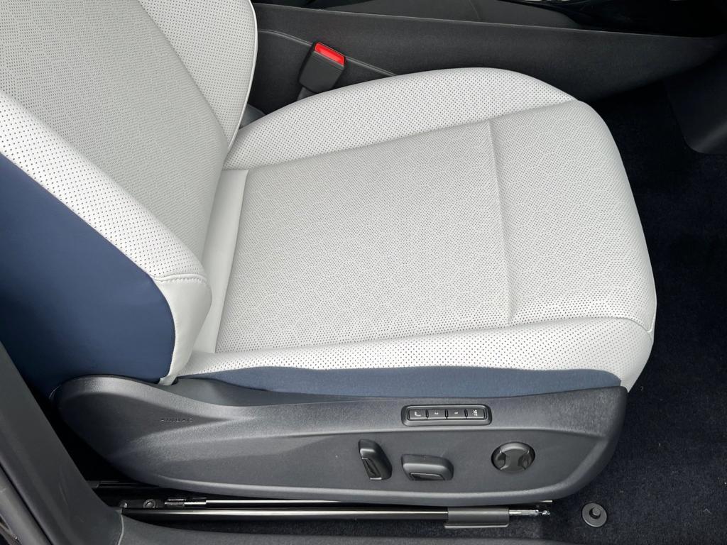 new 2025 Volkswagen ID.4 car, priced at $49,672