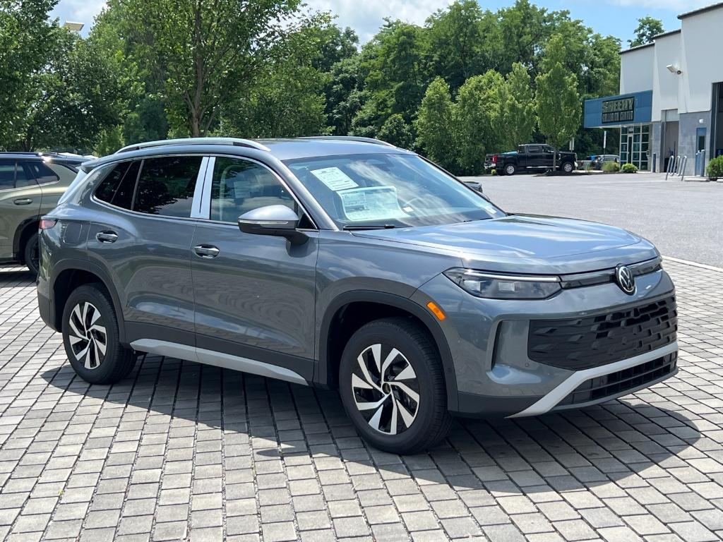 new 2025 Volkswagen Tiguan car, priced at $30,922