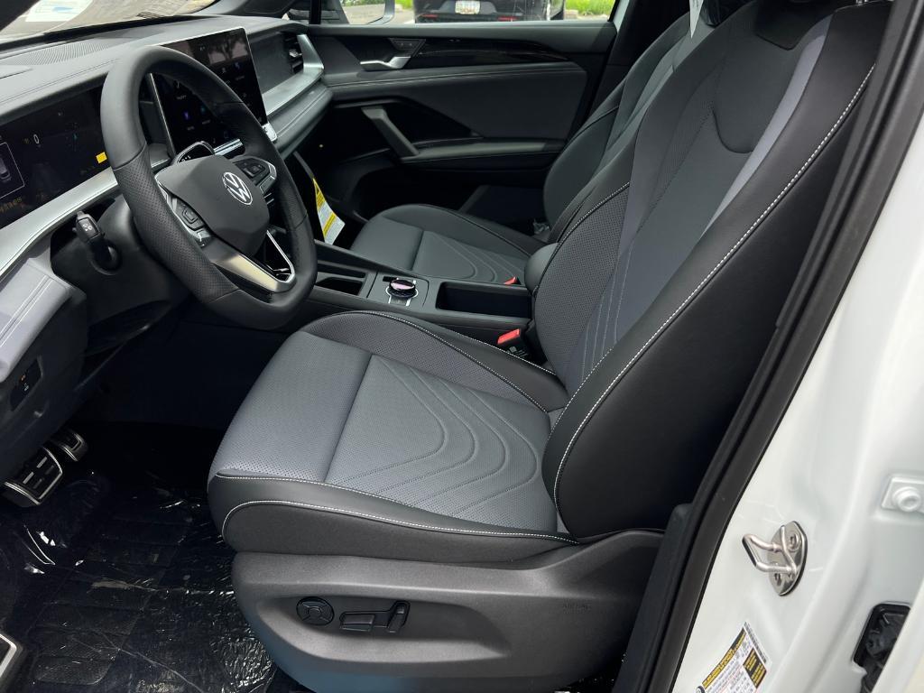 new 2025 Volkswagen Tiguan car, priced at $38,667