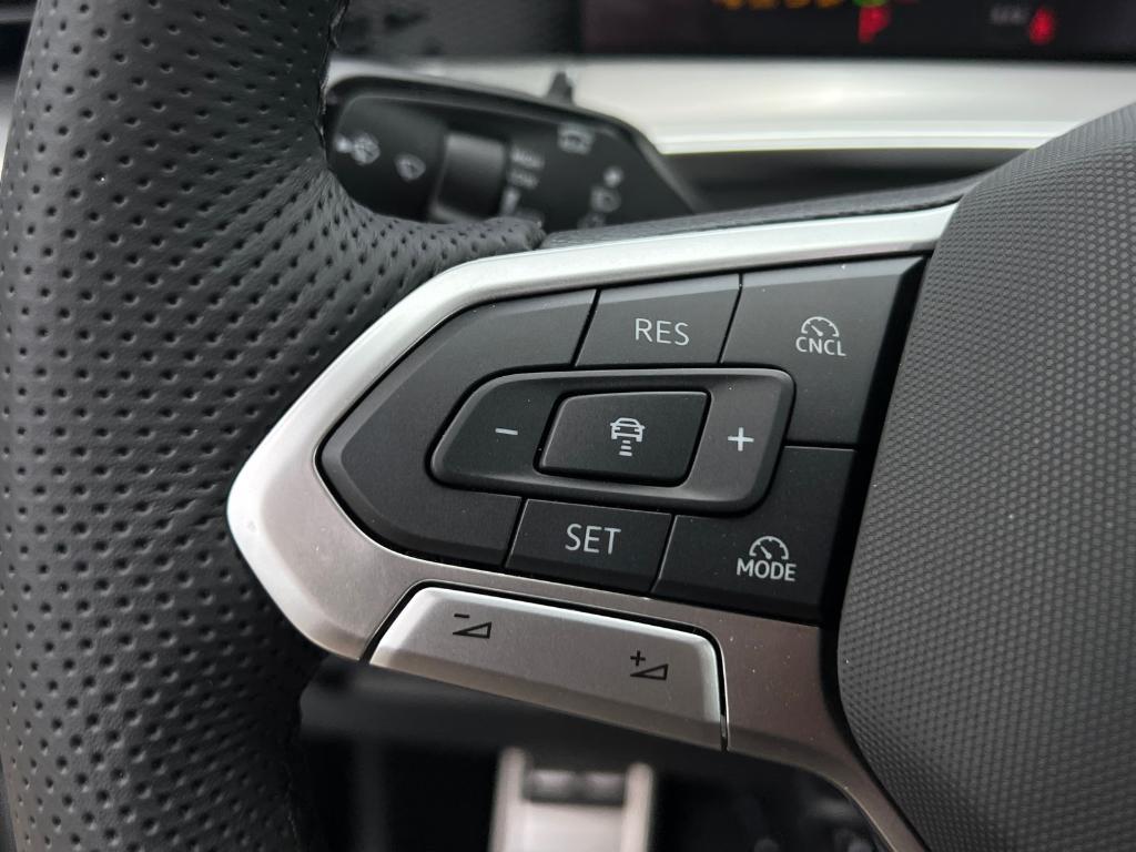 new 2025 Volkswagen Tiguan car, priced at $38,667