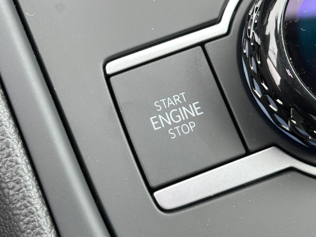 new 2025 Volkswagen Tiguan car, priced at $29,952