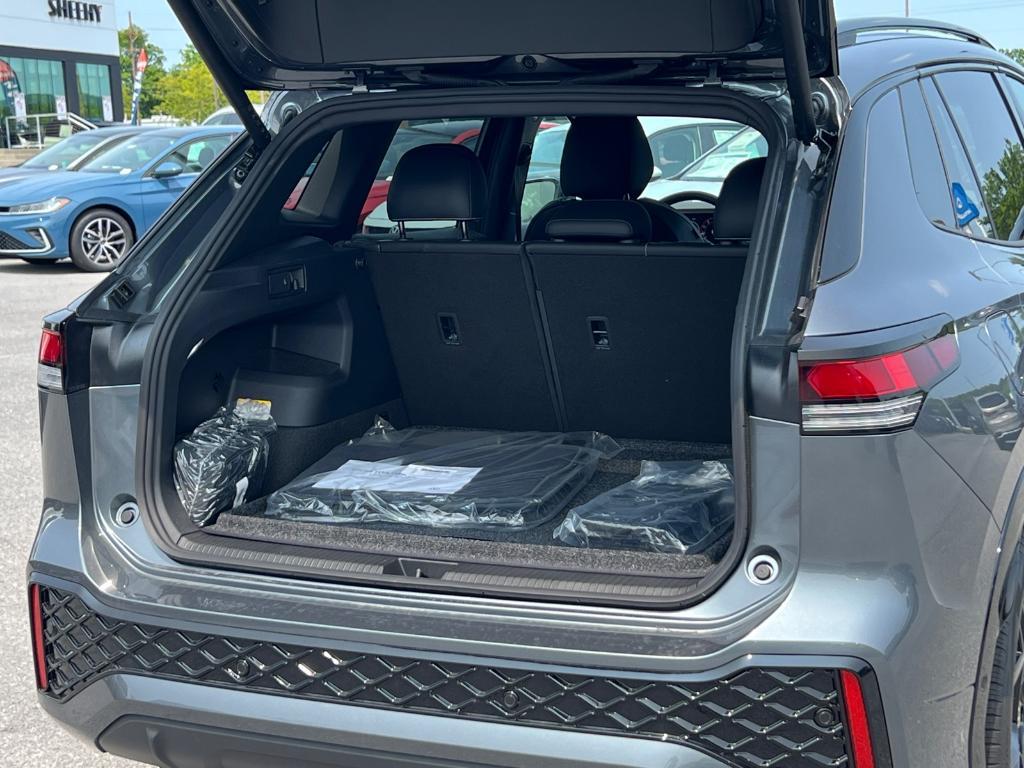 new 2025 Volkswagen Tiguan car, priced at $37,850
