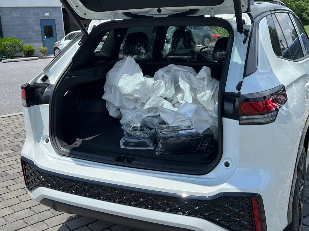 new 2025 Volkswagen Tiguan car, priced at $37,167
