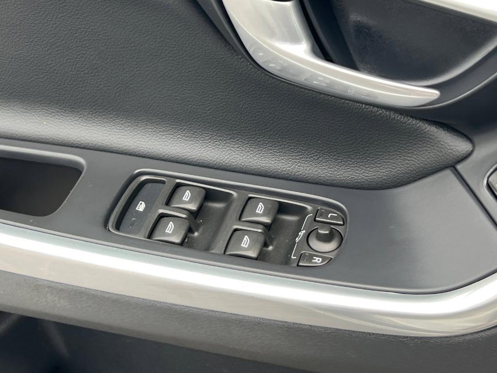 used 2015 Volvo XC60 car, priced at $8,525