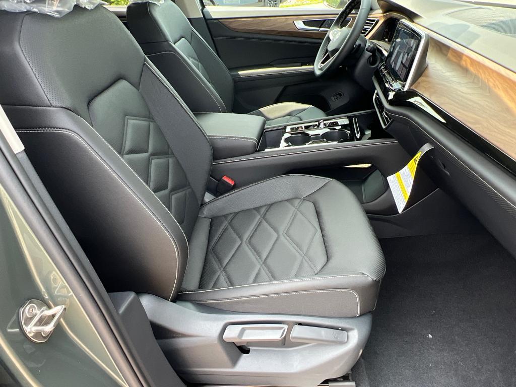 new 2025 Volkswagen Atlas car, priced at $45,983