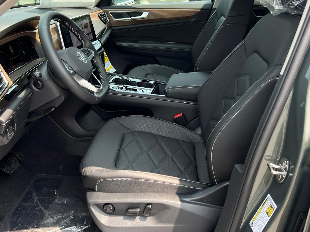 new 2025 Volkswagen Atlas car, priced at $45,983