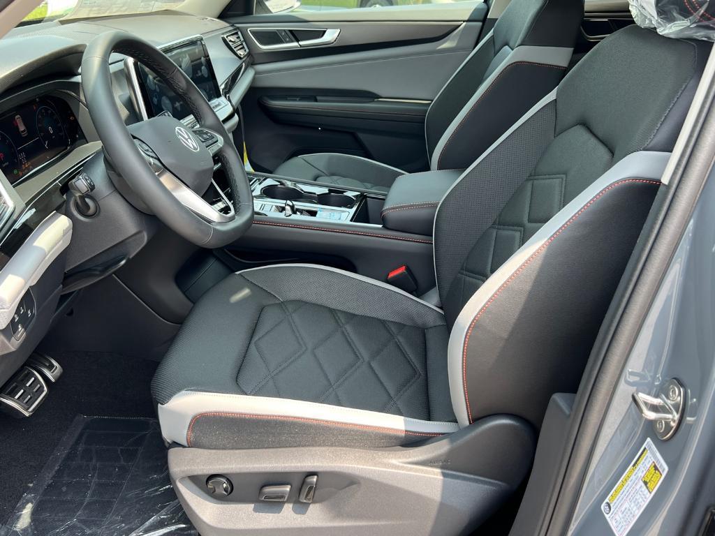 new 2025 Volkswagen Atlas car, priced at $46,976