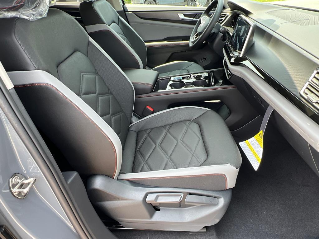 new 2025 Volkswagen Atlas car, priced at $46,976