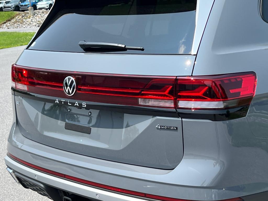 new 2025 Volkswagen Atlas car, priced at $46,976