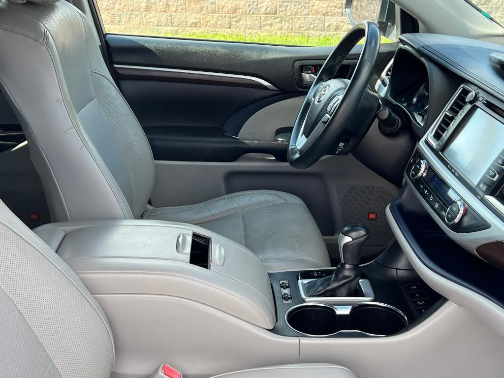 used 2016 Toyota Highlander car, priced at $14,394