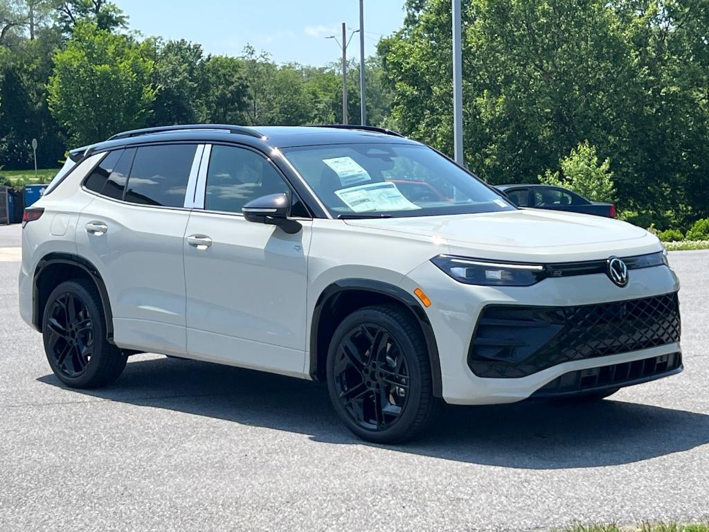 new 2025 Volkswagen Tiguan car, priced at $38,229
