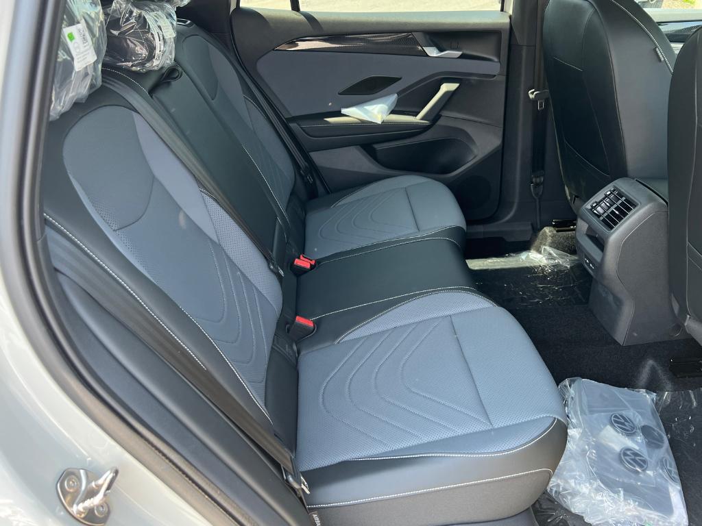 new 2025 Volkswagen Tiguan car, priced at $38,229