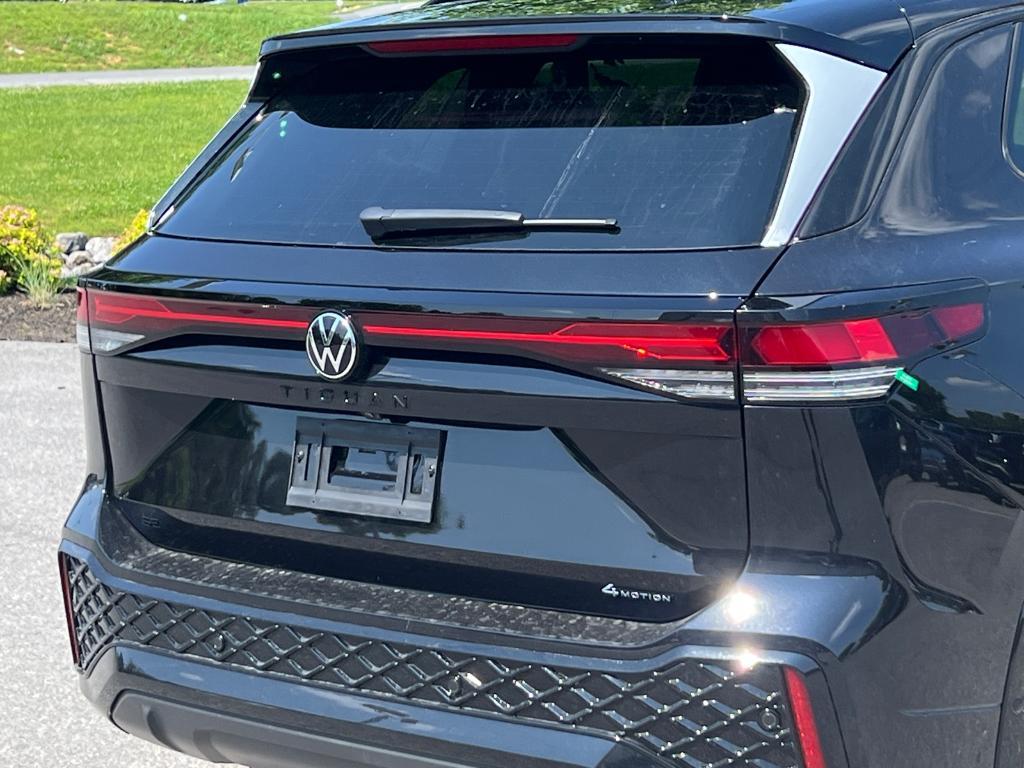 new 2025 Volkswagen Tiguan car, priced at $37,850