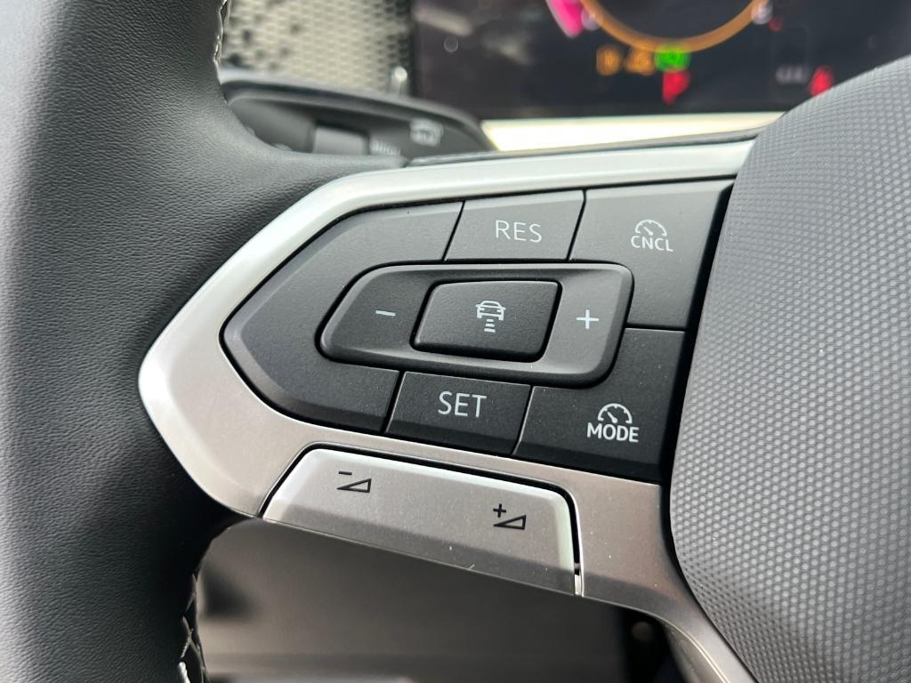 new 2025 Volkswagen Tiguan car, priced at $32,484