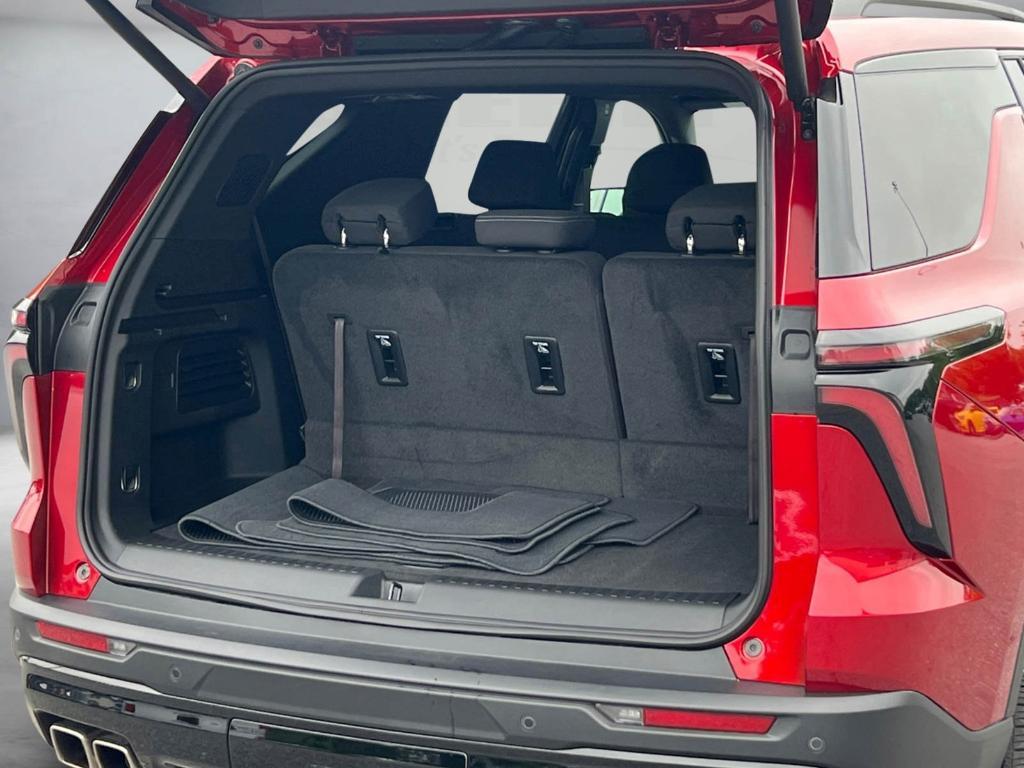 used 2025 Chevrolet Traverse car, priced at $41,987