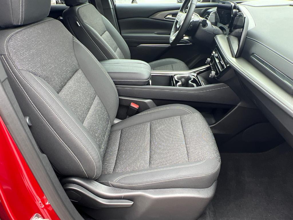 used 2025 Chevrolet Traverse car, priced at $41,987