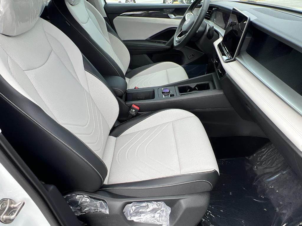 new 2025 Volkswagen Tiguan car, priced at $34,018