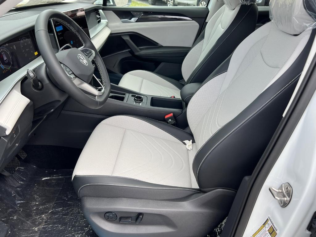 new 2025 Volkswagen Tiguan car, priced at $34,018