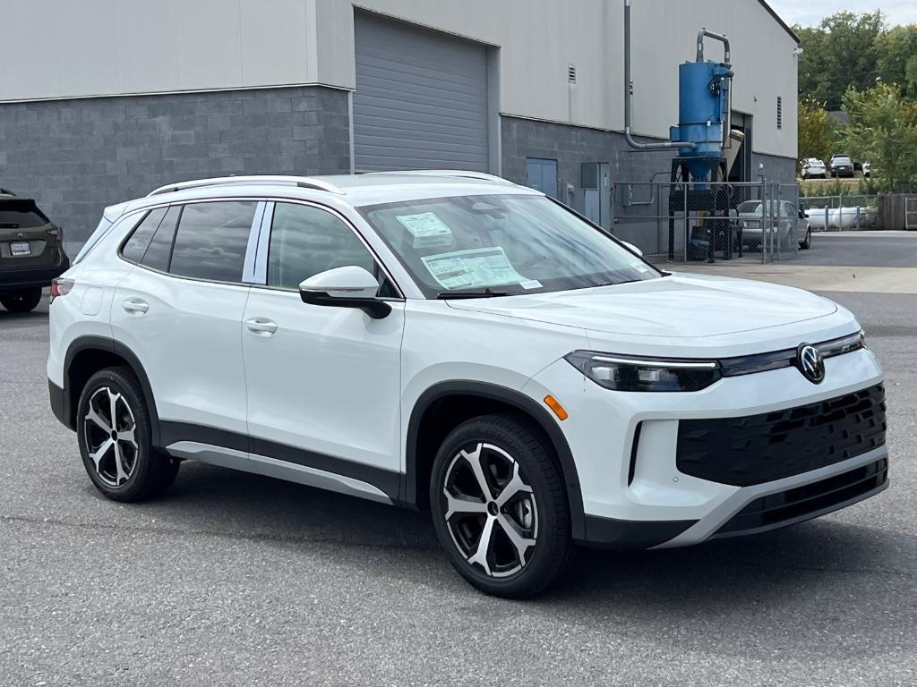 new 2025 Volkswagen Tiguan car, priced at $34,018