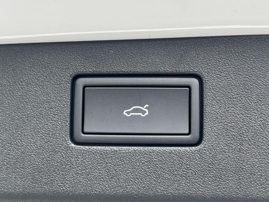 new 2025 Volkswagen Tiguan car, priced at $34,018