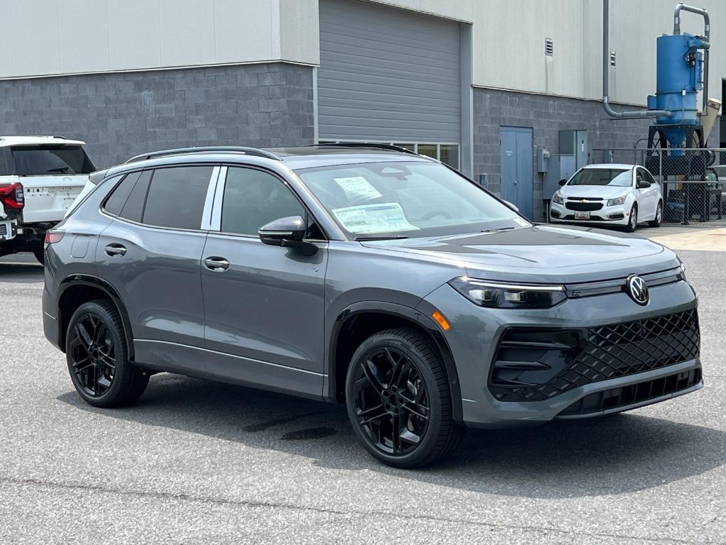 new 2025 Volkswagen Tiguan car, priced at $37,077