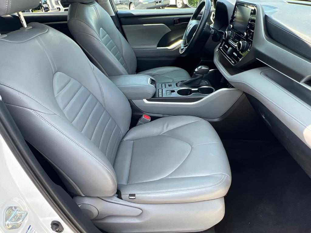 used 2020 Toyota Highlander car, priced at $23,350