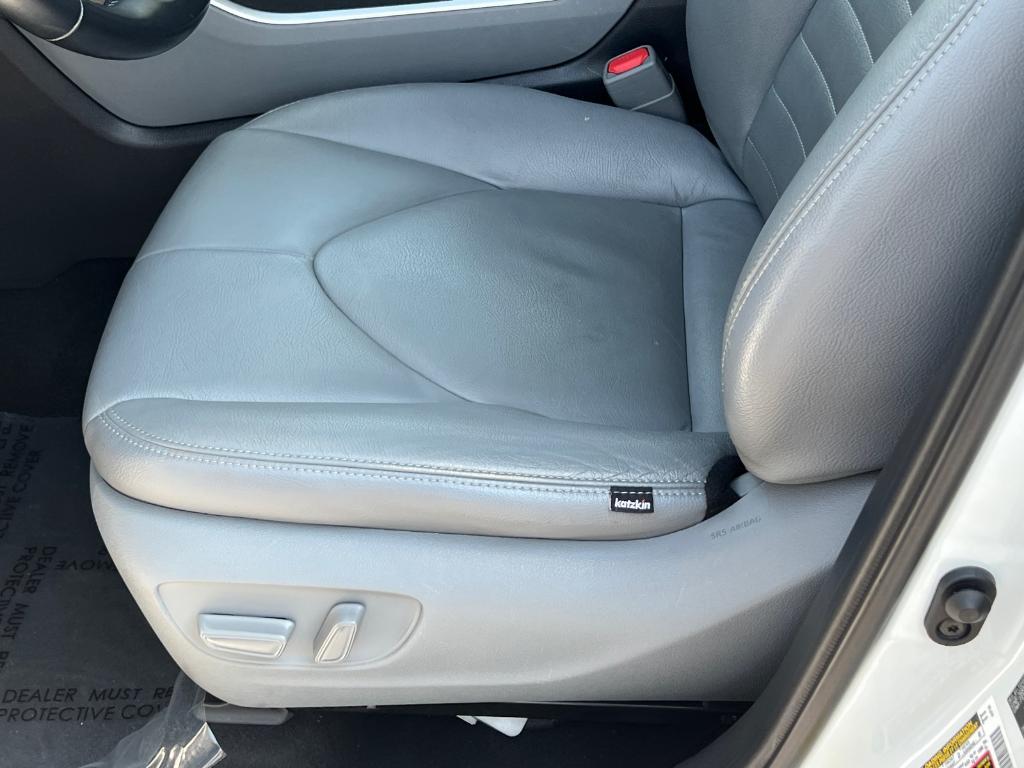 used 2020 Toyota Highlander car, priced at $23,350