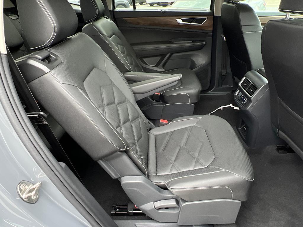 new 2025 Volkswagen Atlas car, priced at $43,971