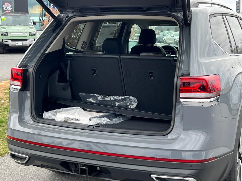 new 2025 Volkswagen Atlas car, priced at $43,971