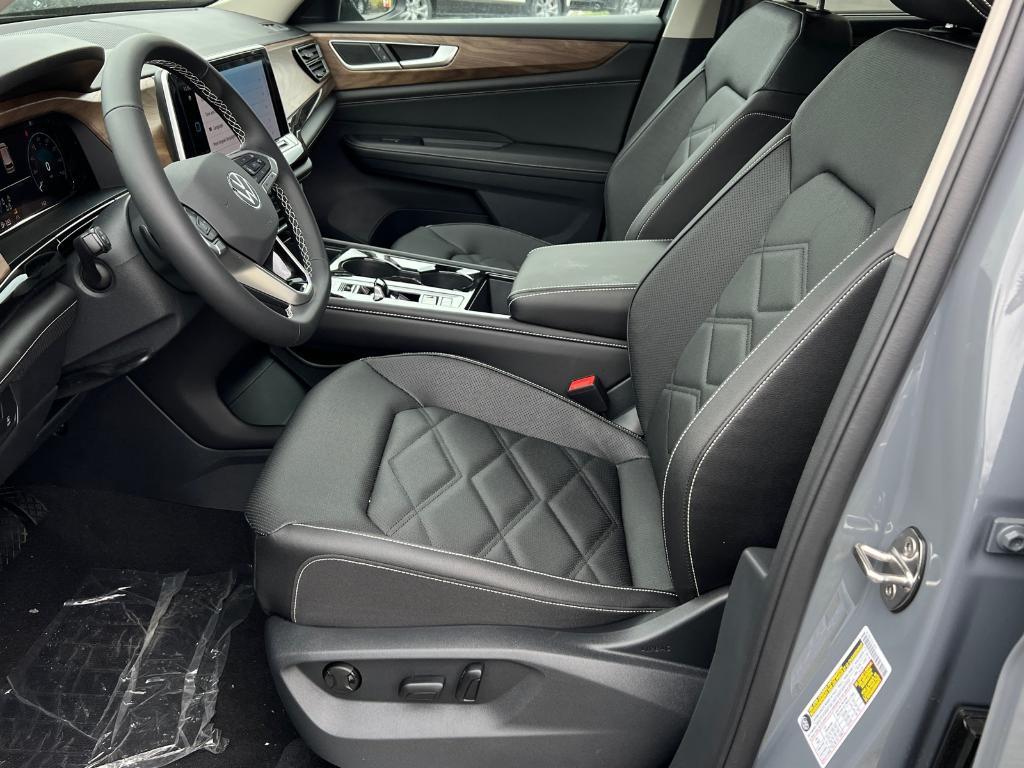 new 2025 Volkswagen Atlas car, priced at $43,971