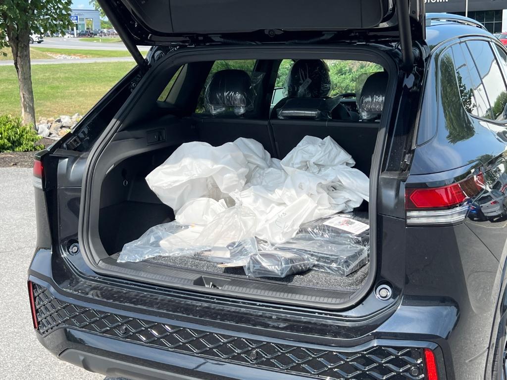 new 2025 Volkswagen Tiguan car, priced at $37,827