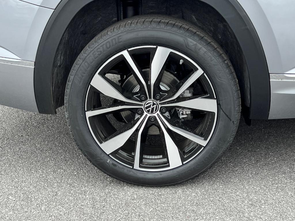 new 2025 Volkswagen Atlas car, priced at $51,373