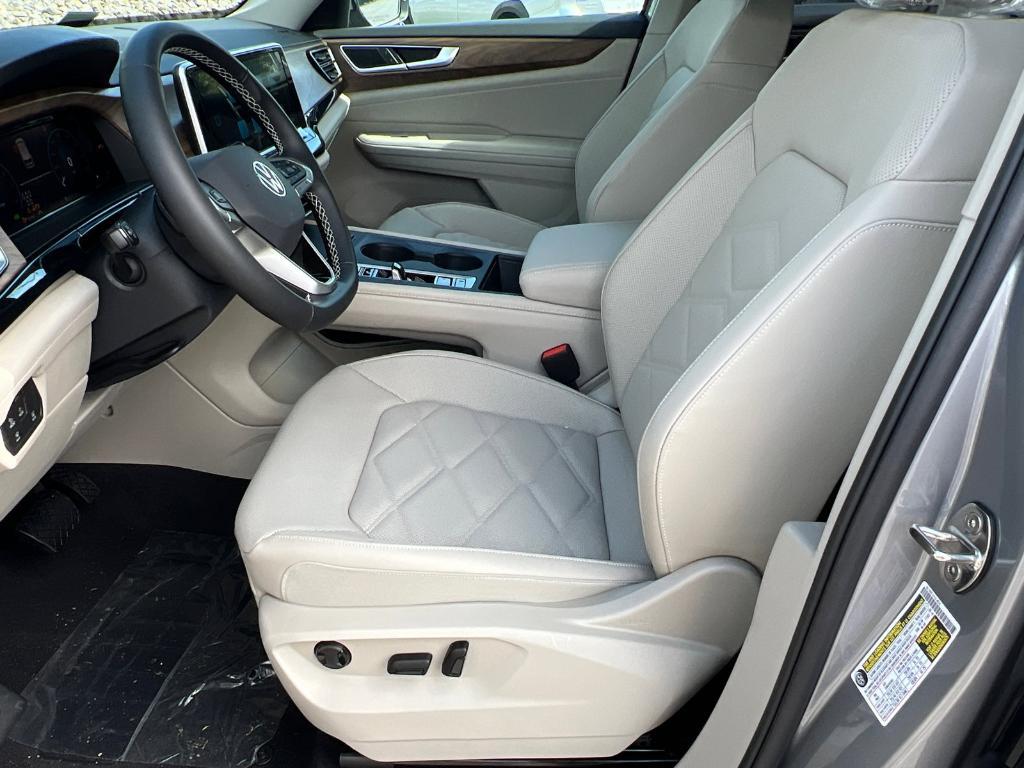 new 2026 Volkswagen Atlas car, priced at $40,428