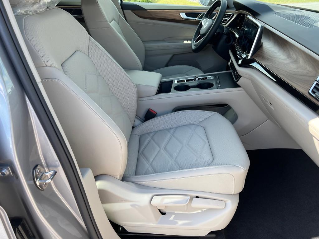 new 2026 Volkswagen Atlas car, priced at $40,428