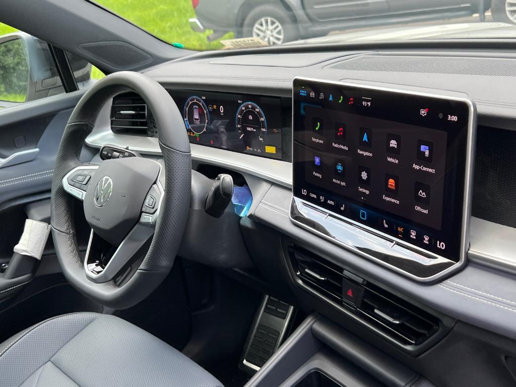 new 2025 Volkswagen Tiguan car, priced at $38,229
