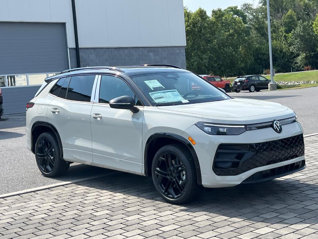 new 2025 Volkswagen Tiguan car, priced at $37,456