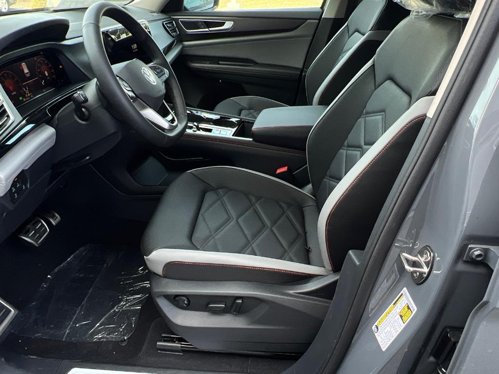 new 2025 Volkswagen Atlas car, priced at $45,075