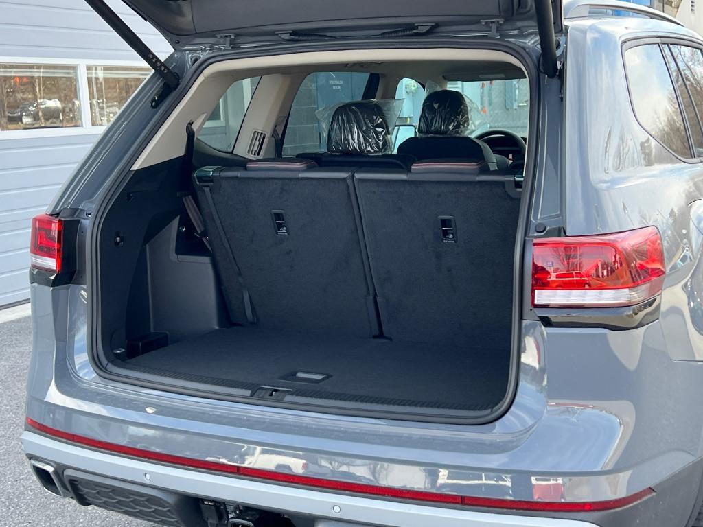 new 2025 Volkswagen Atlas car, priced at $45,075