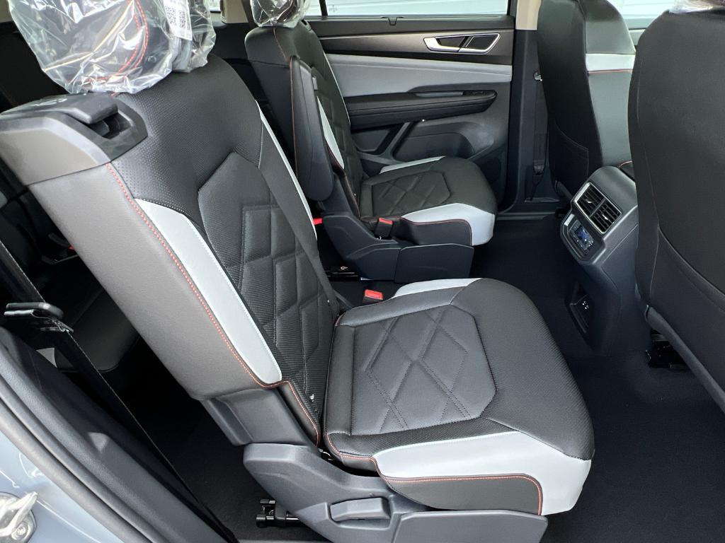 new 2025 Volkswagen Atlas car, priced at $45,075