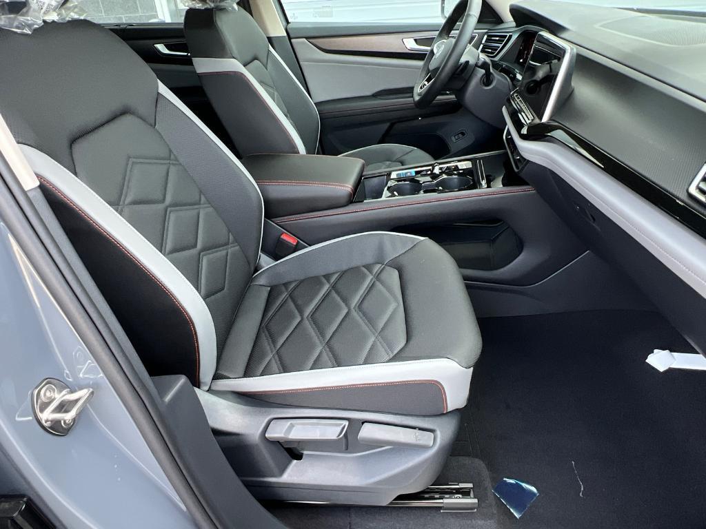 new 2025 Volkswagen Atlas car, priced at $45,075