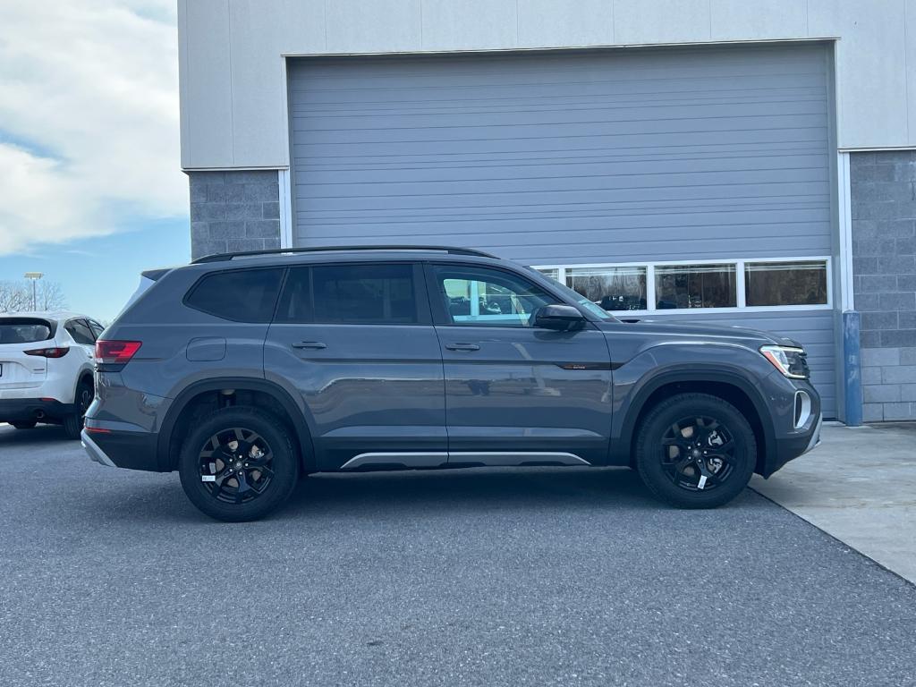 new 2025 Volkswagen Atlas car, priced at $45,075